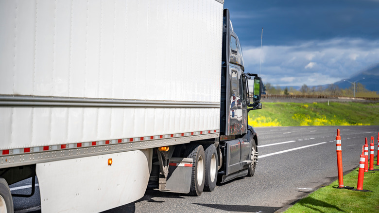 Semi-truck with aerodynamic skirt