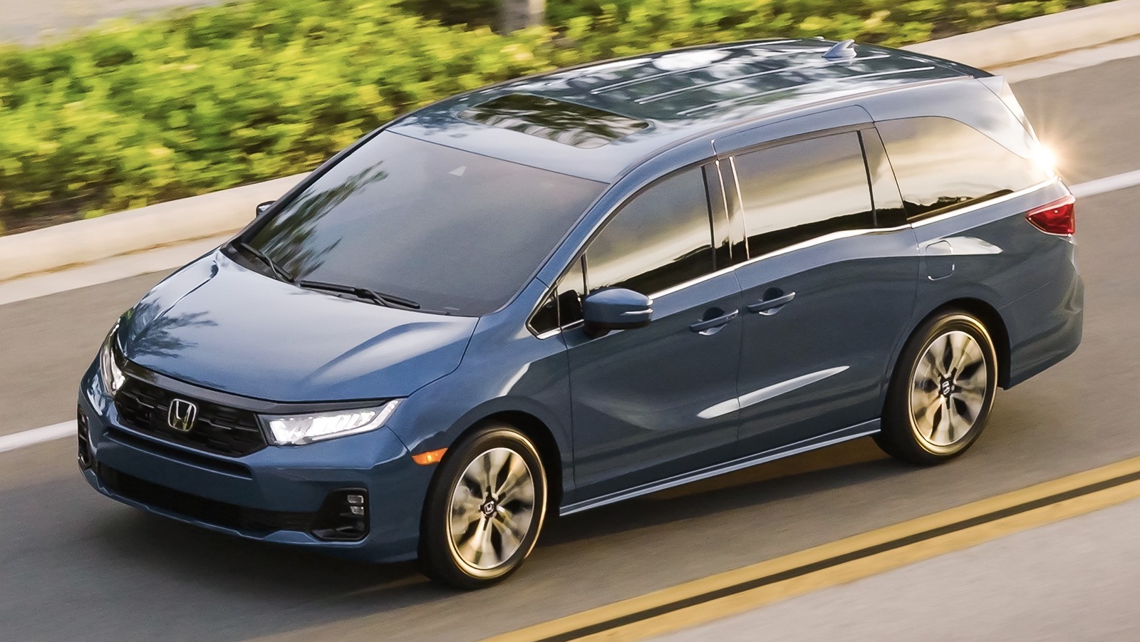 What Is The Difference Between The Honda Odyssey And Elysion?