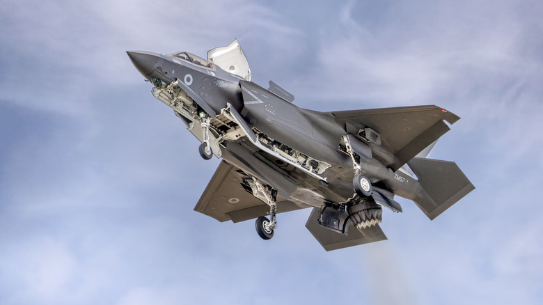﻿﻿An F-35B Lightning II fighter jet hovering at RIAT 2024