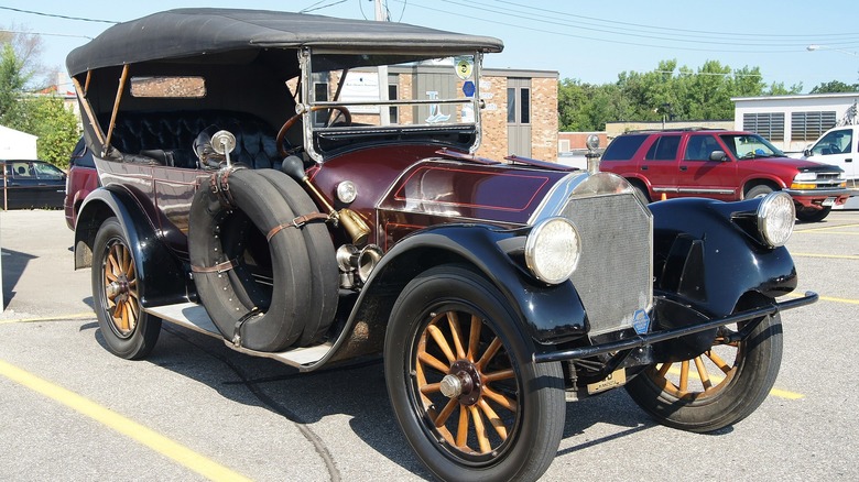 Pierce-Arrow Model 66, front 3/4 view, burgundy and black exterior