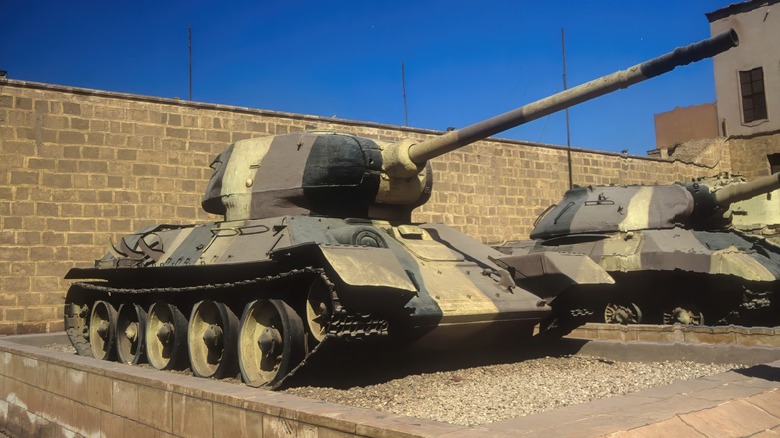 T-34 tanks repainted for Middle Eastern conflicts