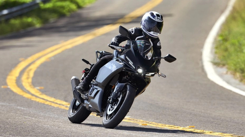 Yamaha R3 on a curvy country road