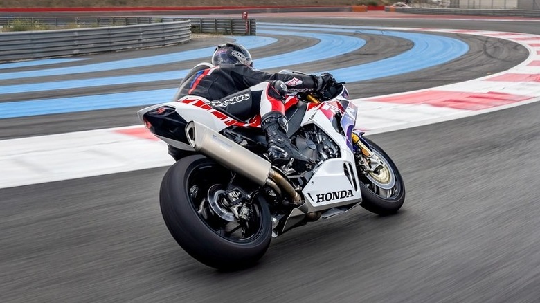 Honda CBR1000RR-R Fireblade going through a race track corner