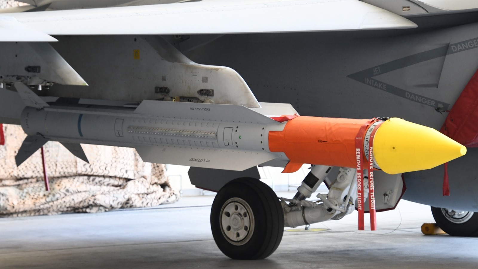 What Is The US Military’s Longest Range Air-To-Air Missile And How Far Can It Go?