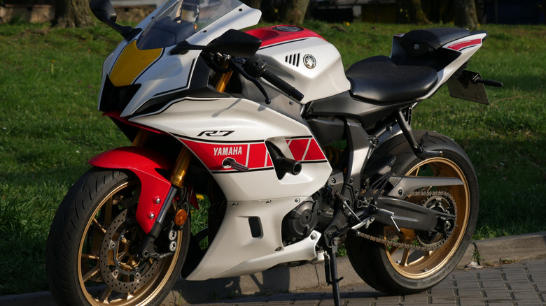 White and Red Yamaha R7 parked along side a park