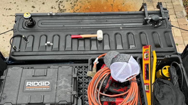 Overhead of a Tmat system holding everything in place