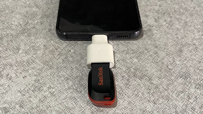 Sandisk flash drive connected to Android phone using USB OTG