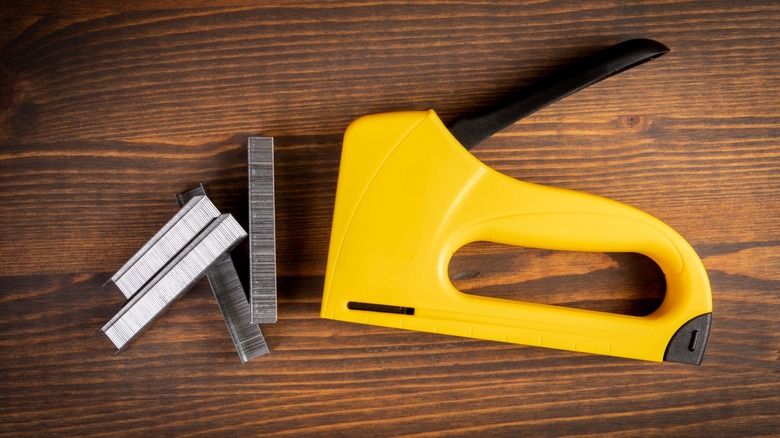 Plastic staple gun with metal staples