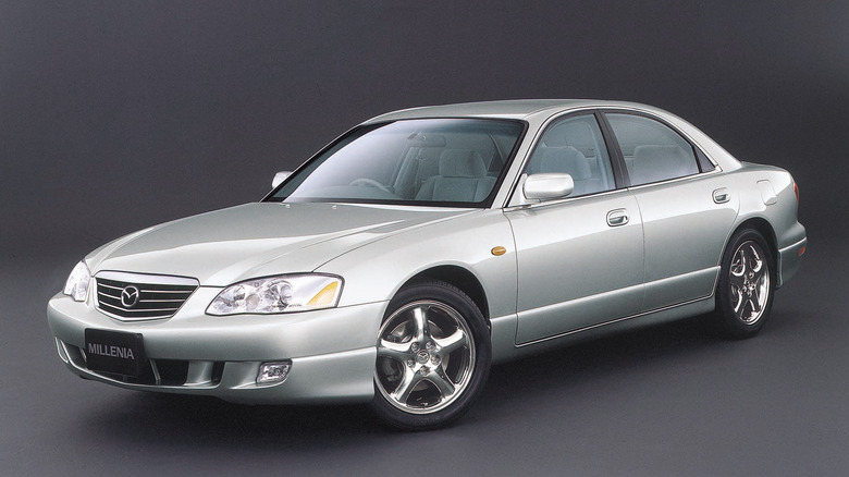 Front left view of silver 2000 Mazda Milennia