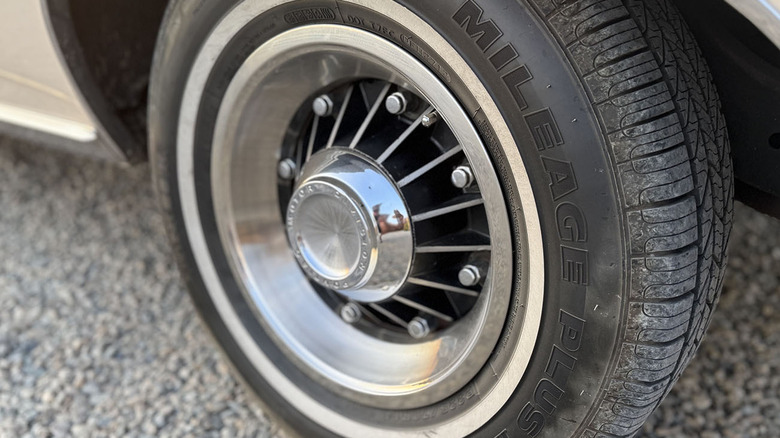Close up of 8-lug wheel on 1964 Pontiac Grand Prix