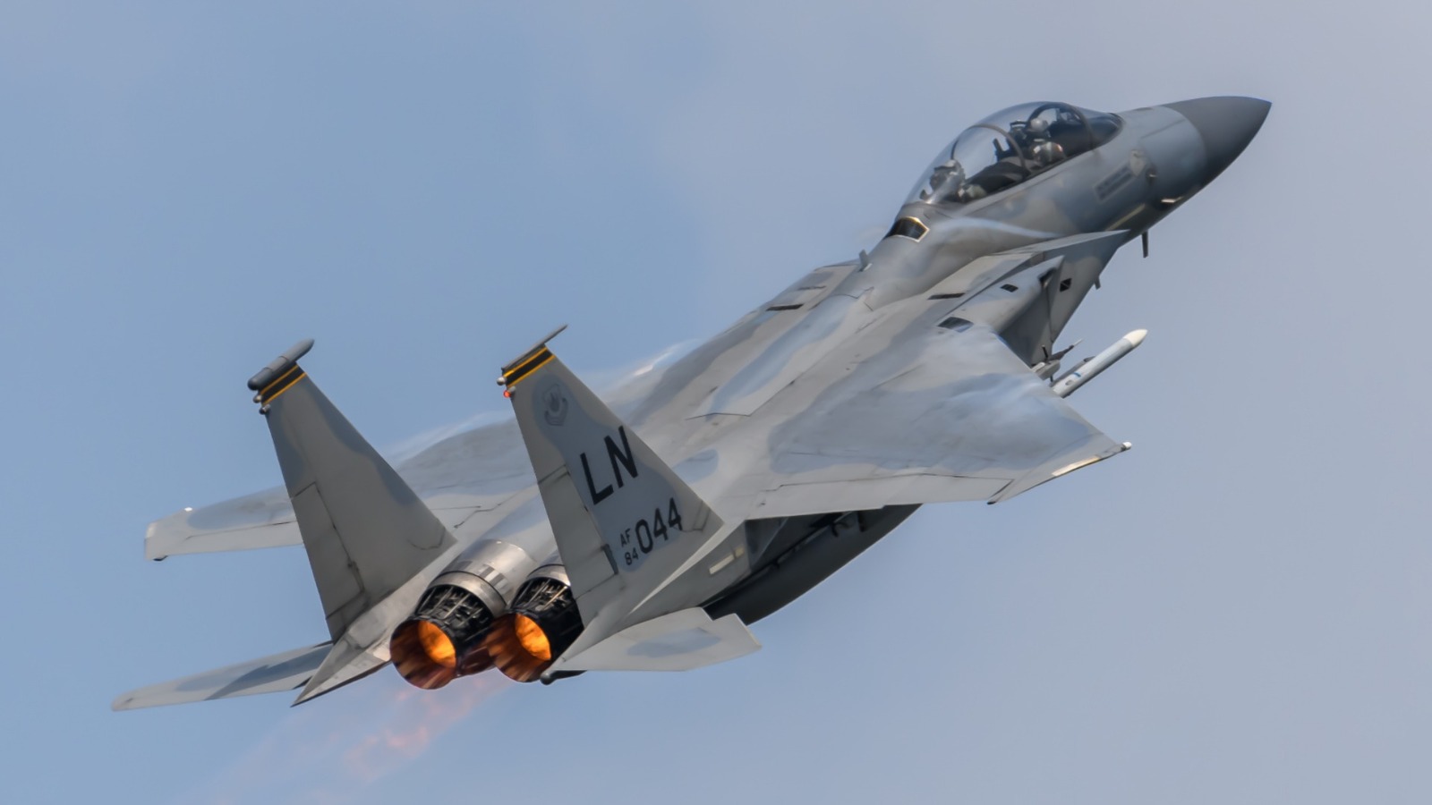 چه چیزی F-15 Eagle Jet را به افسانه آسمان ها تبدیل کرد