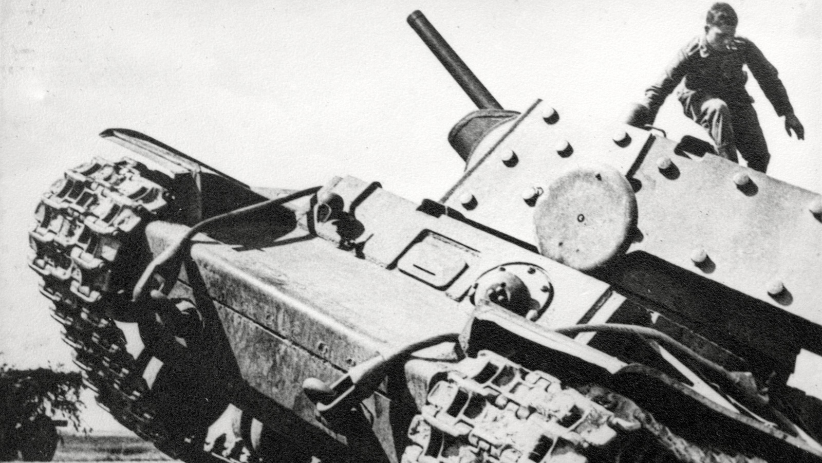 چه چیزی تانک سنگین KV-1 را به چنین غول پیکری در میدان نبرد تبدیل کرد