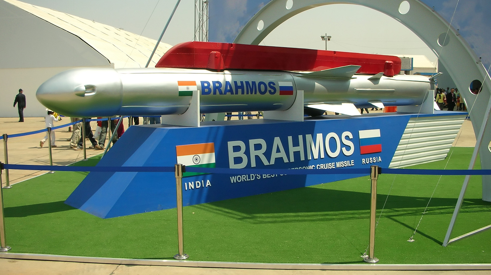 BrahMos: Энэтхэг, ОХУ-ын дуунаас хурдан пуужин дэлхийн зэвсгийн тэнцвэрийг өөрчилж байна
