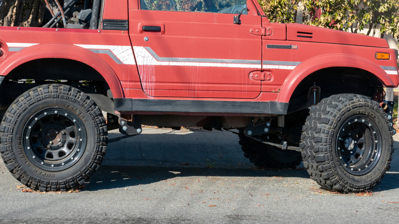 Side and front view of Super Swamper Bigger ltb model