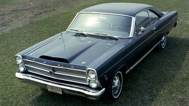 Ford Fairlane 427 parked grass