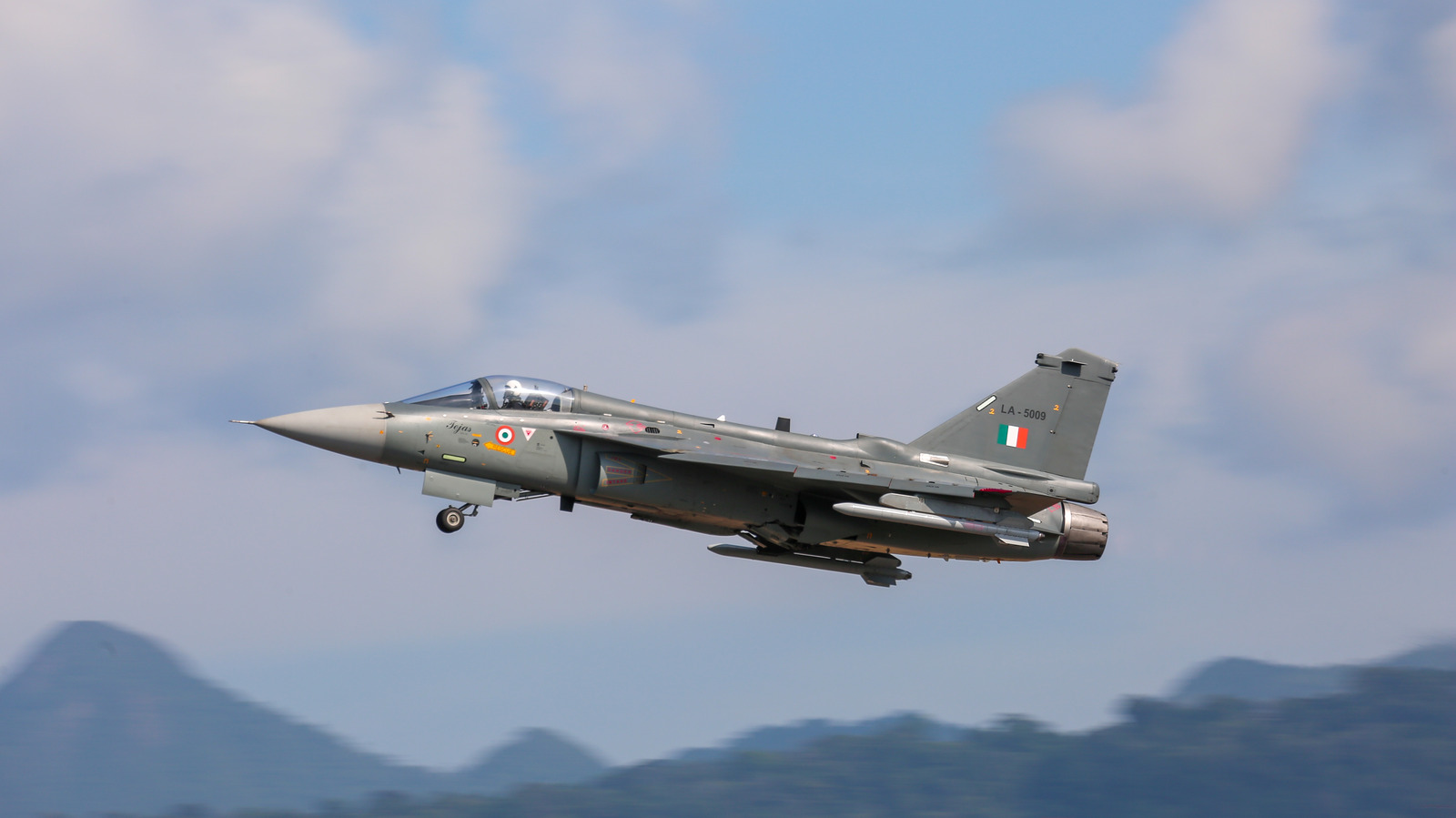 چه چیزی باعث می‌شود هواپیمای جنگی سبک HAL Tejas برای هند بسیار مهم باشد
