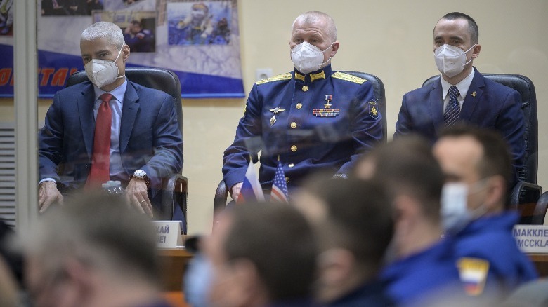 Expedition 65 NASA astronaut Mark Vande Hei, left, Roscosmos cosmonauts Oleg Novitskiy and Pyotr Dubrov, right