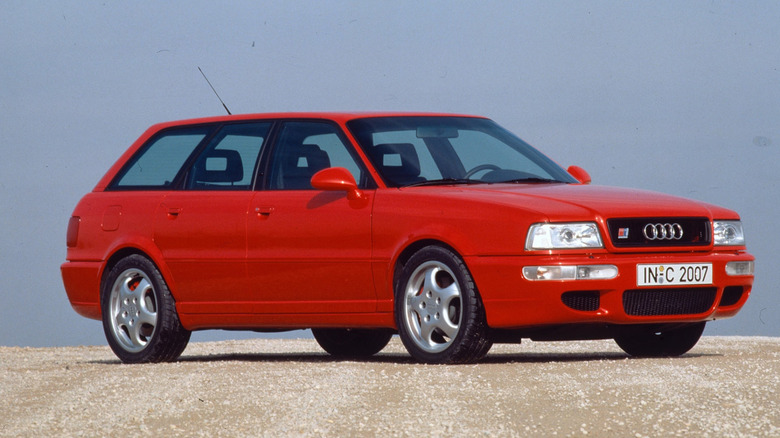 Audi RS2 Avant in red, front 3/4 view