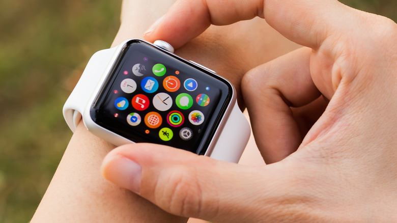 Apps on Apple Watch's screen in a honeycomb view