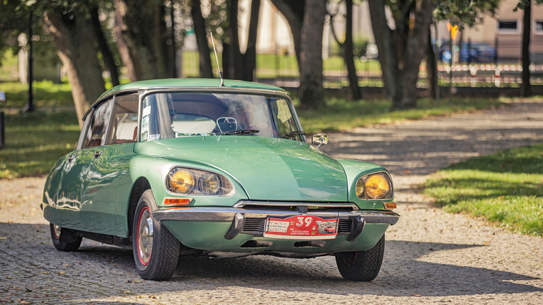 Front shot of a green Citroen DS