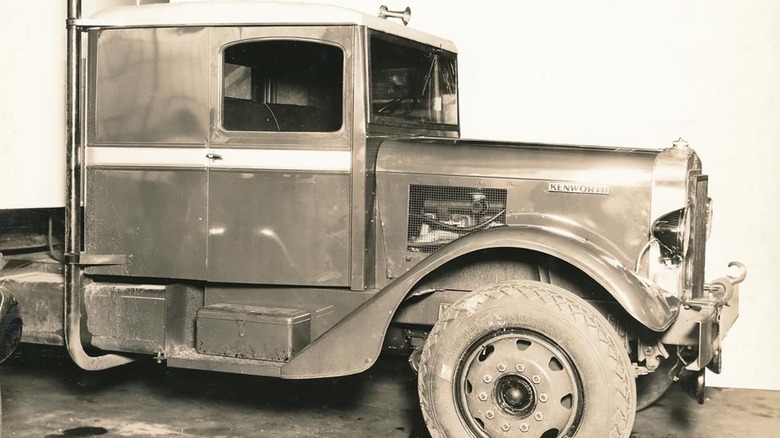 Kenworth truck with the first sleeper cabin 1933