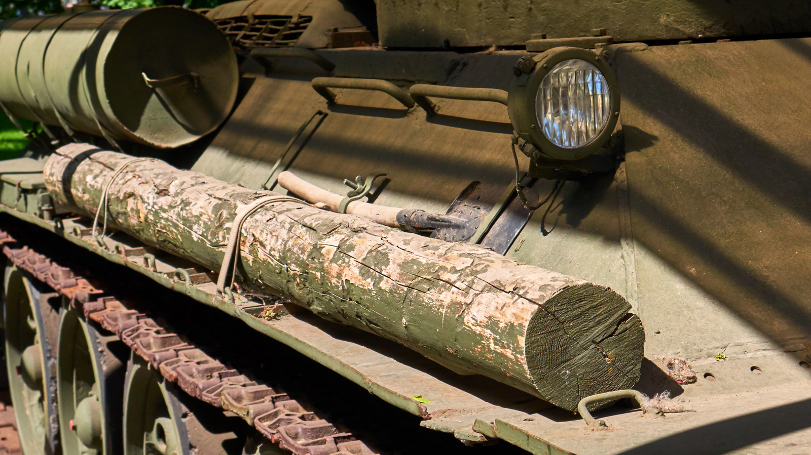 What Were The Logs On WWII Tanks Used For?