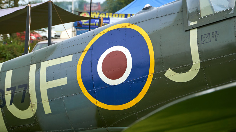 A target painted on the side of a World War 2-era plane.