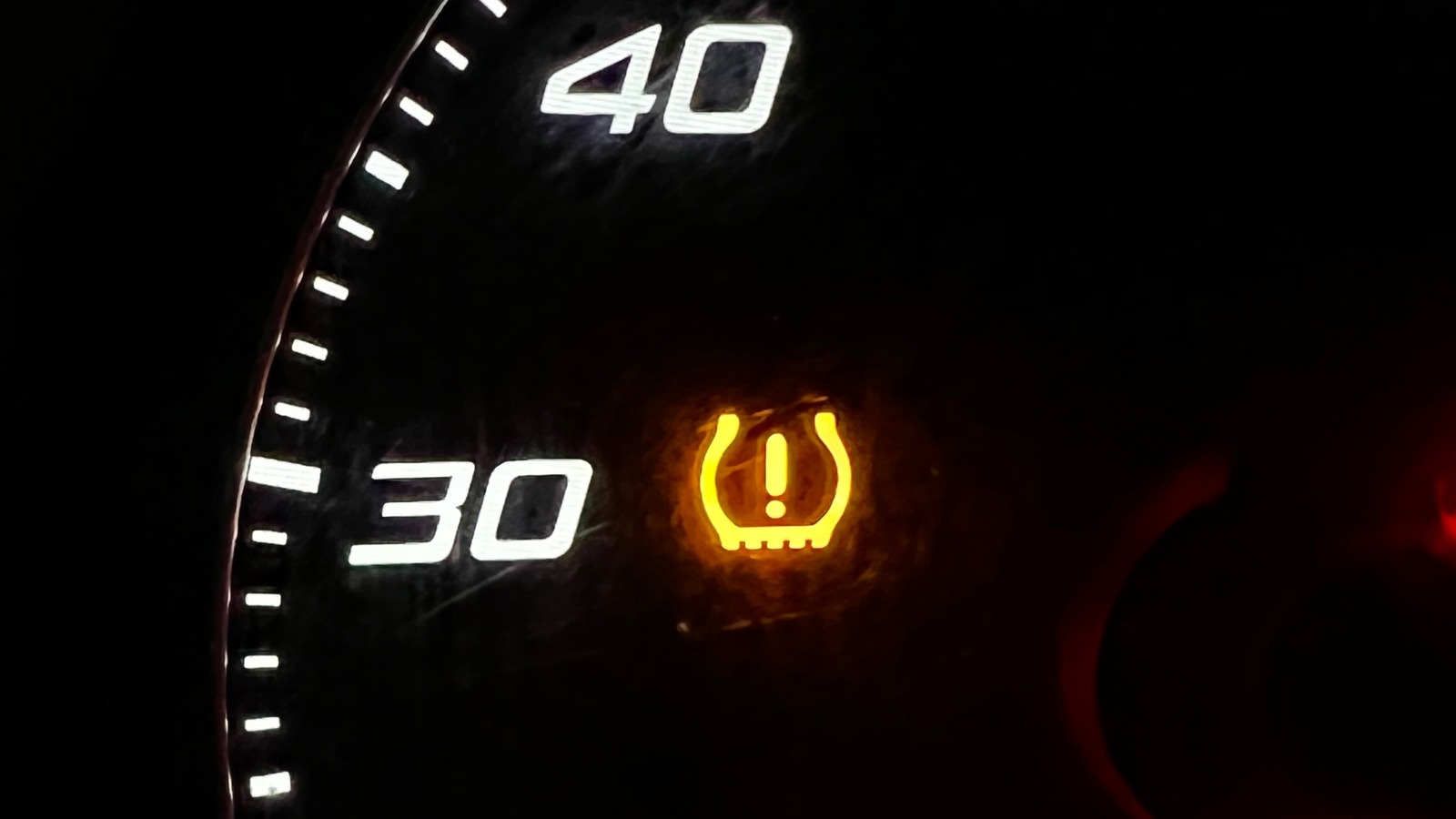What Your TPMS Light Means And What To Do About It – SlashGear