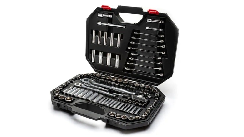 a husky 149-piece mechanics tool set