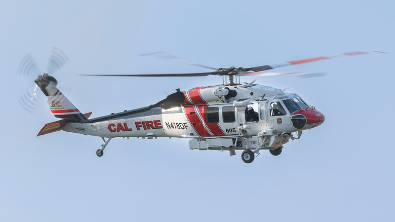 A CALFIRE Sikorsky S-70 