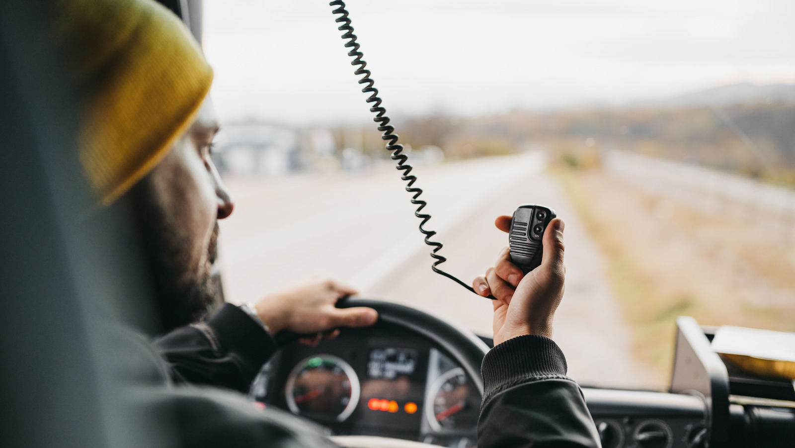 What's The Difference Between 2Way & CB Radios?