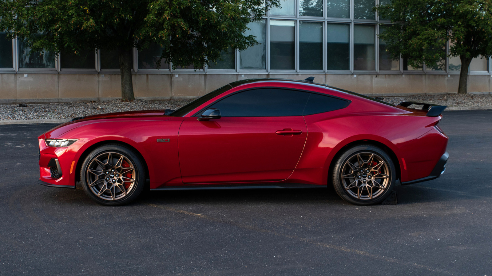 What's The Difference Between A Ford Mustang GT And Dark Horse? - Vimarsana News