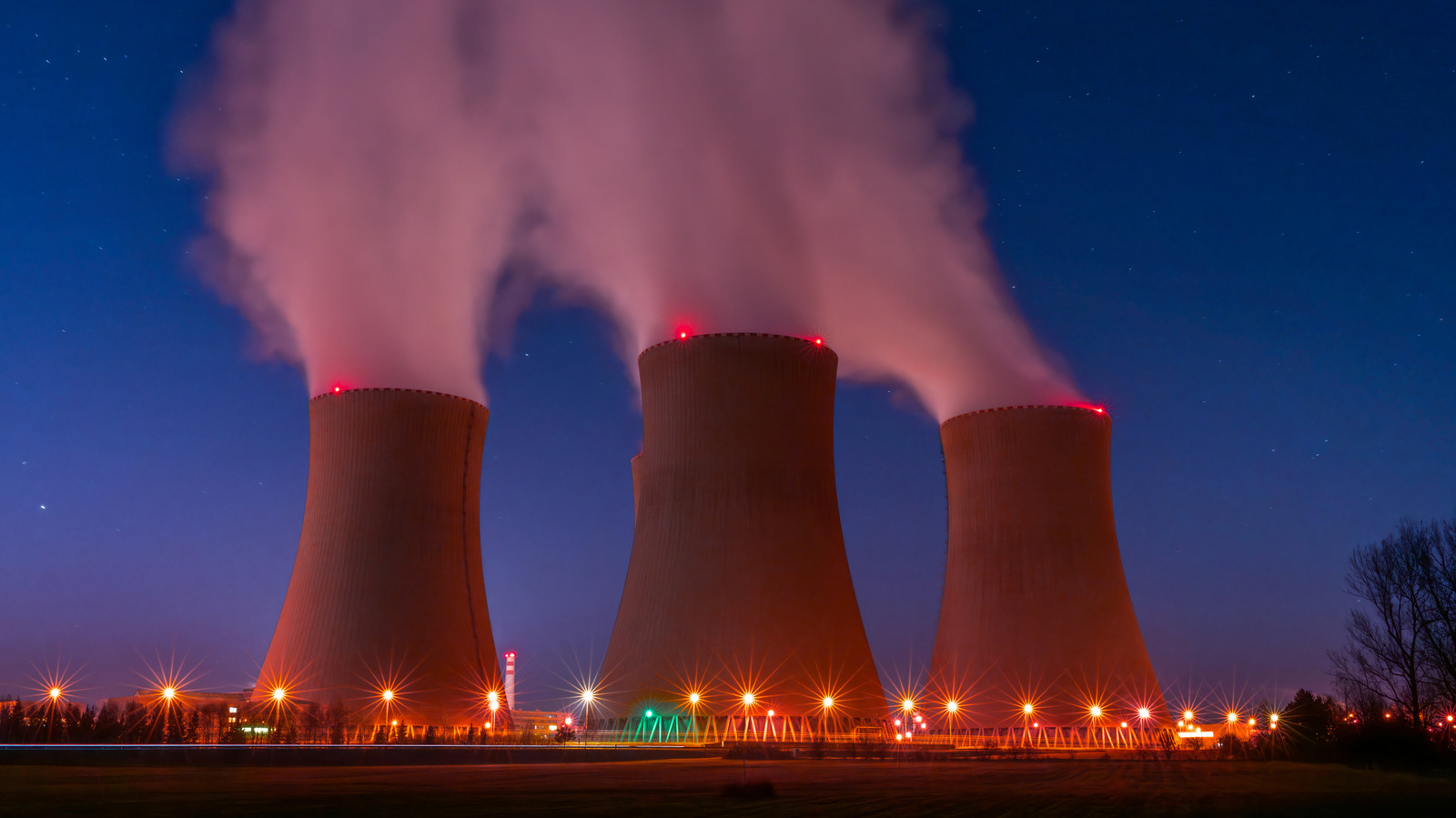 What's The Difference Between A Nuclear Reactor And Nuclear Weapon?