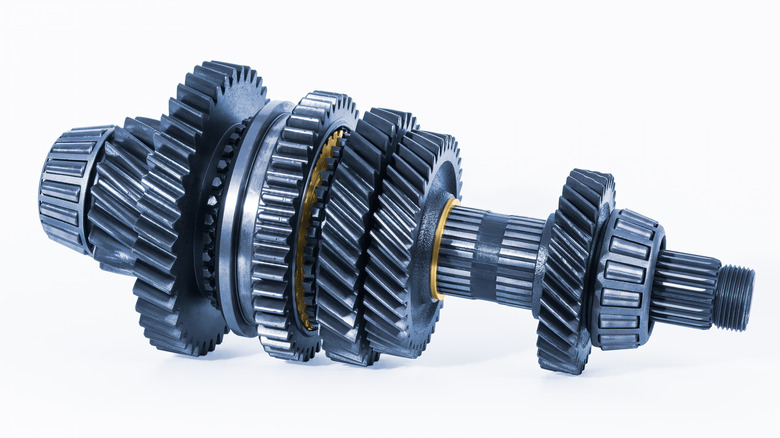 Internal gear mechanism of manual and AMT gearboxes