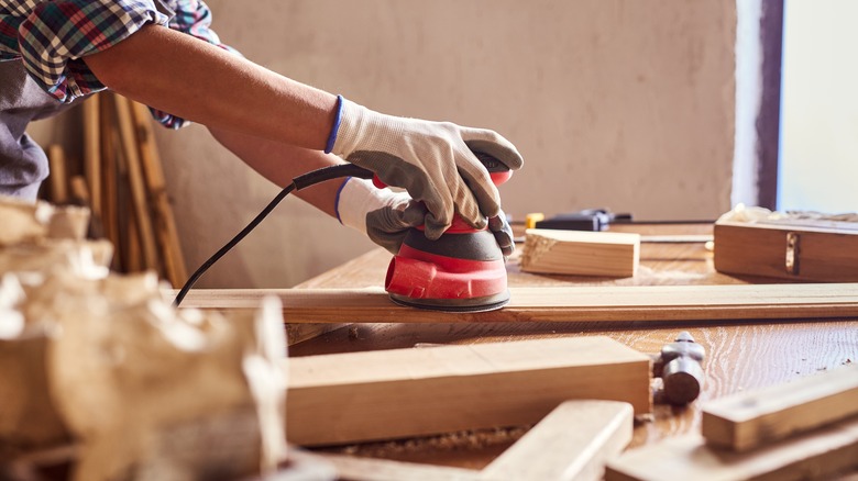 Using electric sander on wood