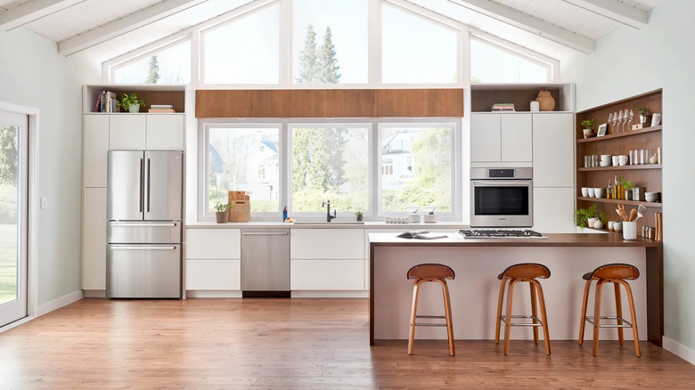 The complete Bosch 800 set installed in a kitchen