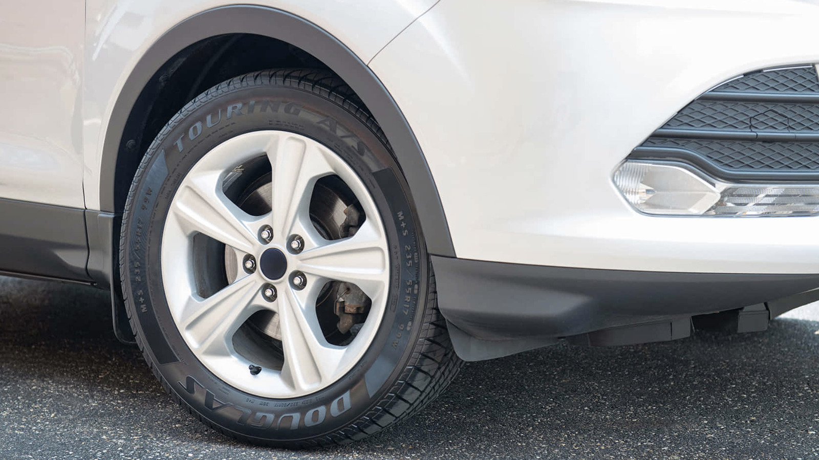 What's The Difference Between Douglas And Goodyear Tires?