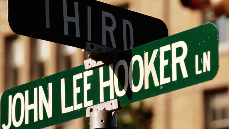A pair of street name signs in Mississipi, USA