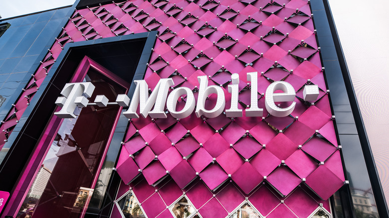 t-mobile magenta storefront