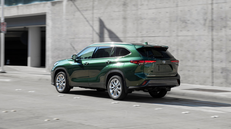 Toyota Highlander on the move, rear 3/4 view, green exterior