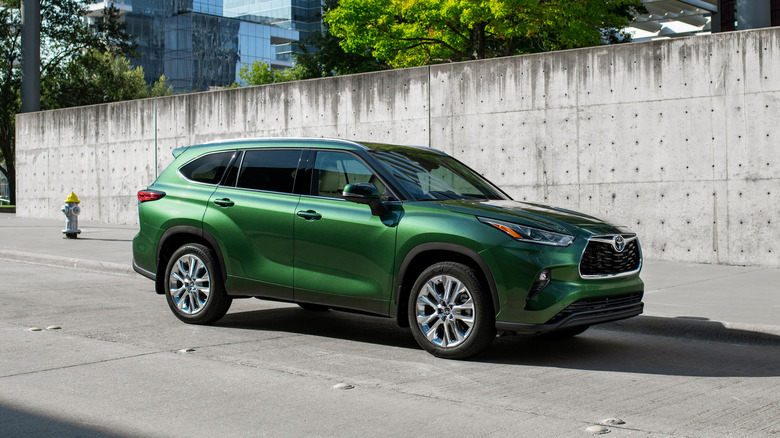 2025 Toyota Highlander parked on a city street