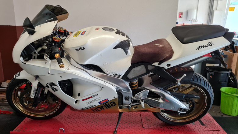 side view of Aprilia RSV1000