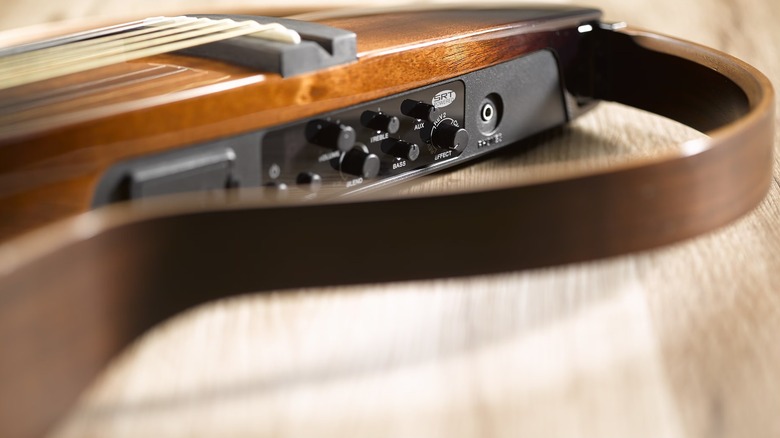 Yamaha SLG silent guitar close up of the SRT controls