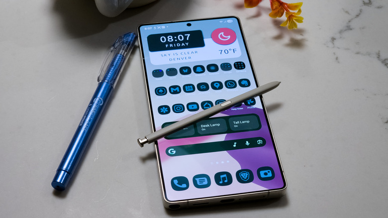Samsung Galaxy S25 Ultra and S Pen on a counter next to a pen