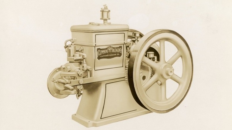 Photograph of a 1919 Cummins Hvid series engine
