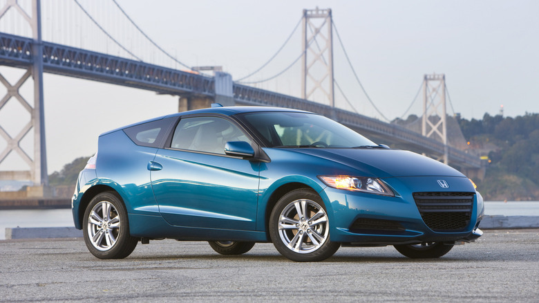 Honda CR-Z in front of bridge