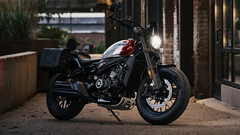 side profile view of the 2025 CFMOTO 450CL-C motorcycle