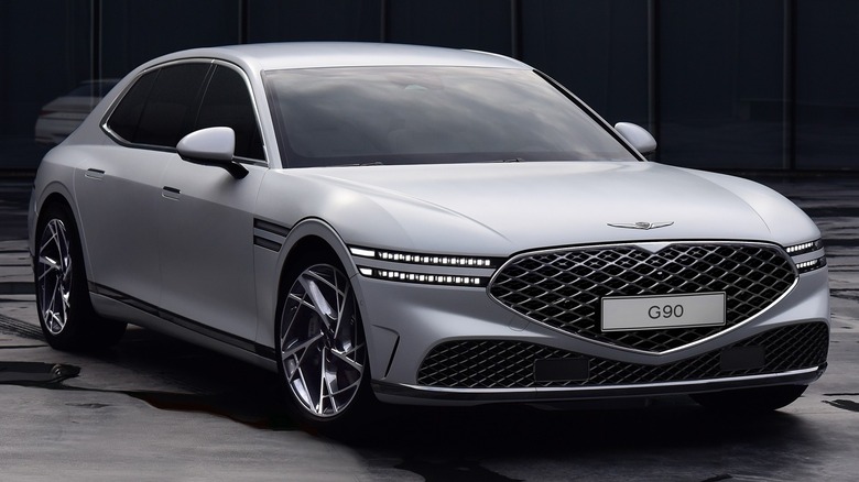 2025 White Genesis G90 parked front end