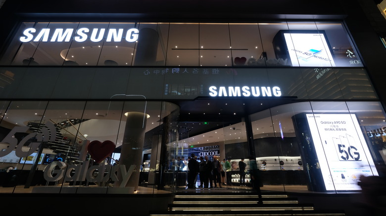 Samsung store front 