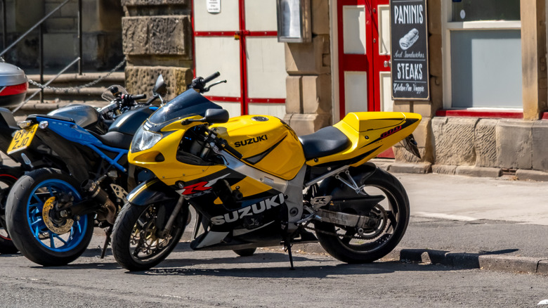 Side on view of a Suzuki GSXR600 parked up along North Parade on a sunny day